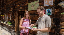 Salzburger Almenweg Wandernadeln sammeln