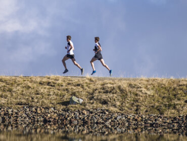 Innerhofer Zwillinge beim Trailrunning am Berg