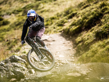 Downhill Doppelweltmeisterin Vali Höll © Pinkbike, Ross Bell