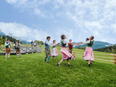 Bauernherbstfest Winterstellgut Tanzen am Bauernherbstfest Winterstellgut