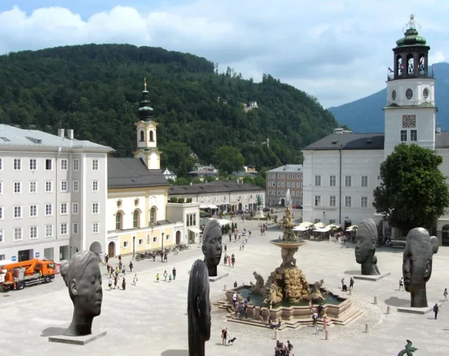 Residenzplatz Salzburg Kunstprojekt (c)TSG Jaume Plensa