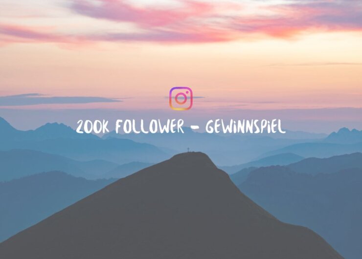 Silhouette eines Berggipfels bei Sonnenuntergang mit 200k Follower - Gewinnspiel und Instagram Logo in der Mitte.