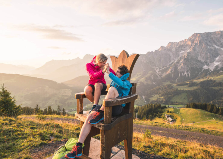 Hochkönig Throne couple sitting on a wooden throne infront of beautiful mountain scernery