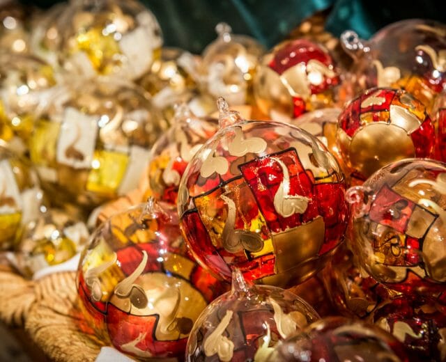 Christmasshopping Traditional Christmas decorations