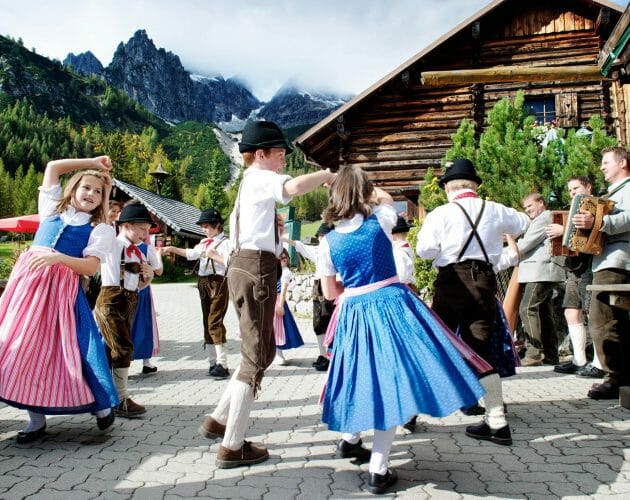 children folk dancers in dirndl an lederhose