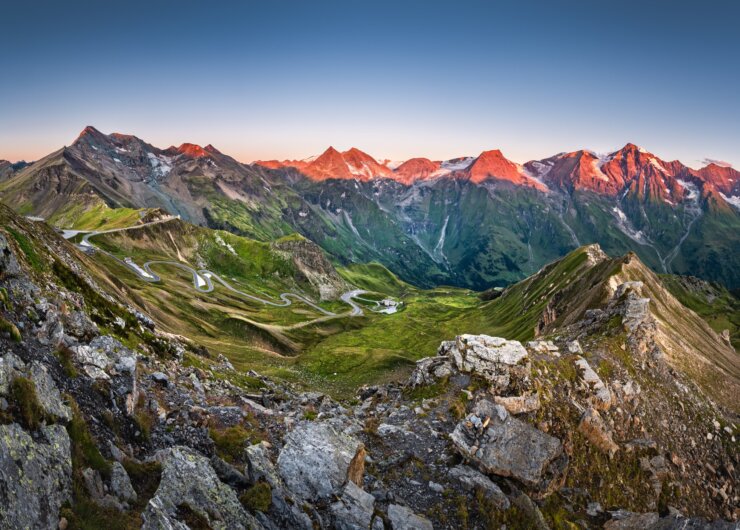 Edelweißspitze_Großglockner High Alpine road (c) NPHT- van Schaik Großglockner High Alpine Road in the morning with mountains coloured red at the summits
