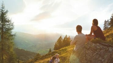 © SalzburgerLand Tourismus, Ideenwerk werbeagentur Gmbh - familiy enjoying sunset in the Alpine Summer