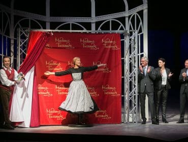 50 Jahre Sound of Music in der Felsenreitschule a woman wearing costume performing on stage