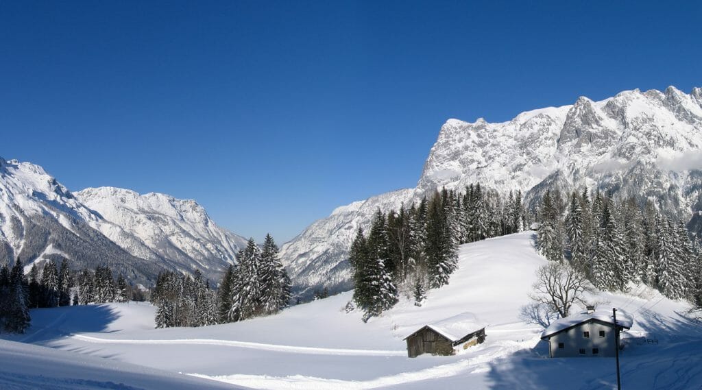 Werfen: Pongau Holiday Town with Perfect Skiing and Amazing Attractions