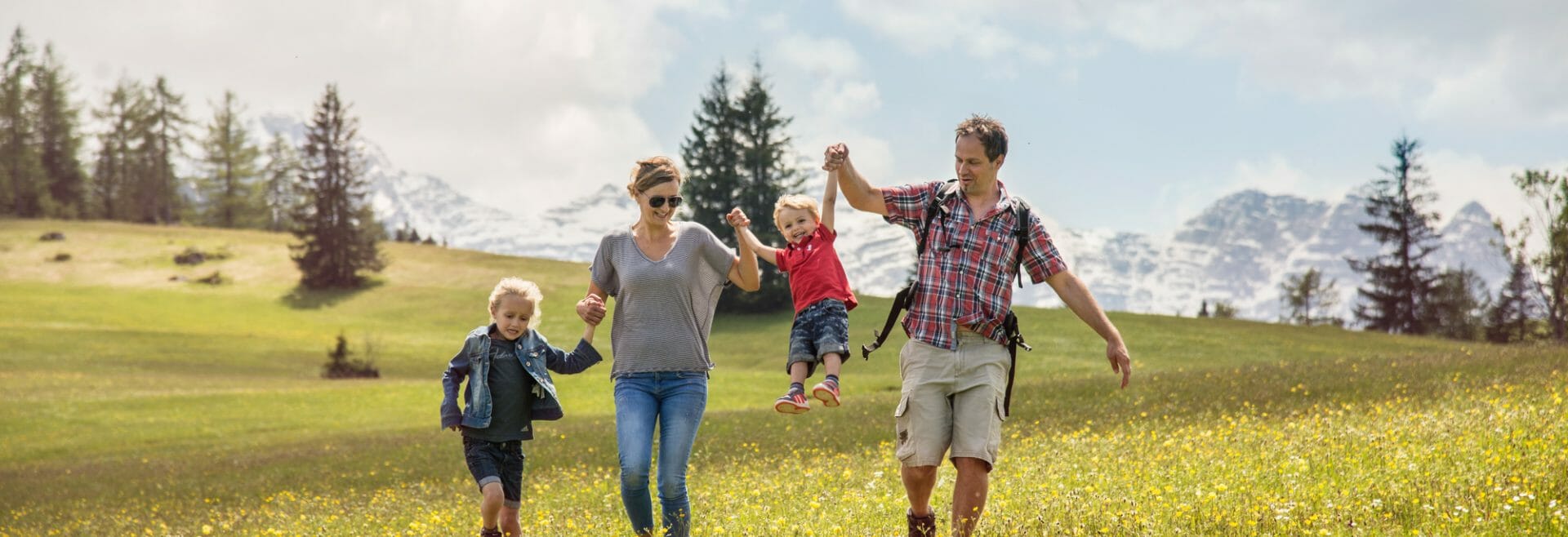 Family hiking in Salzburger Saalachtal