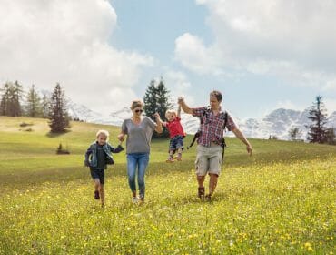 Family hiking in Salzburger Saalachtal