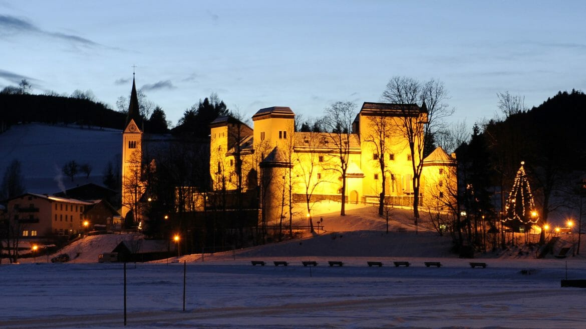 Schloss Goldegg in the evening