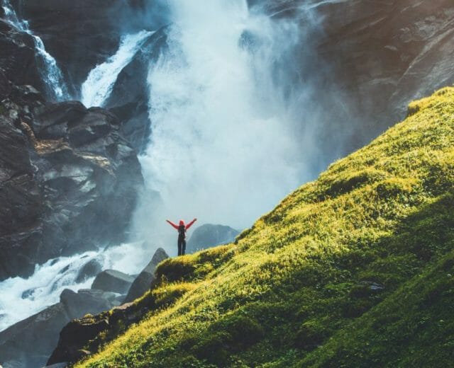 still-oder-prickelnd_krimml-1170×658 a man standing infront of a large waterfall