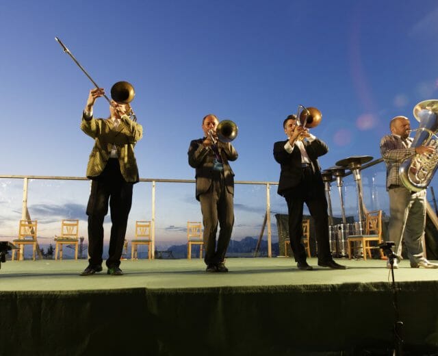 tonspuren-am-asitz-iv-heade a group of people playing music