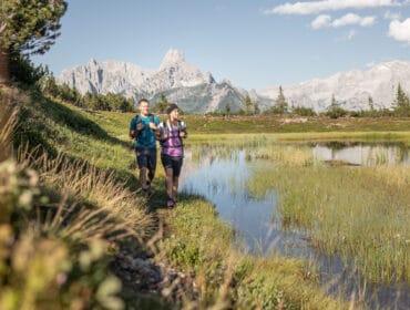 Couple hiking on the Gerzkopf in Eben im Pongau