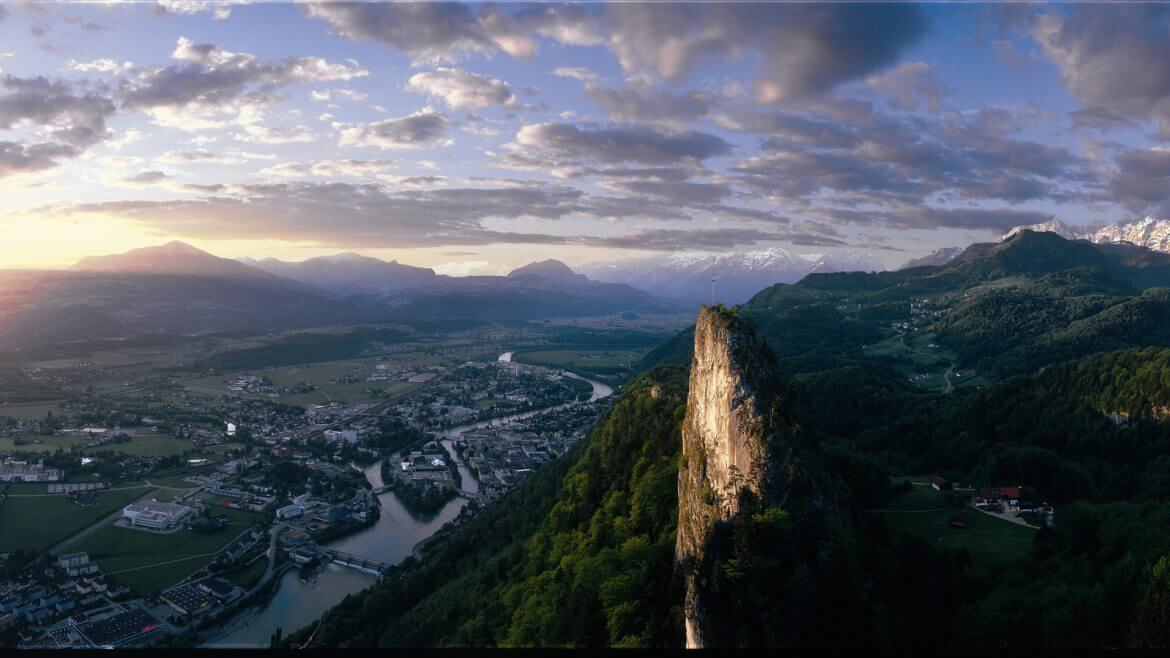 Hallein látképe a Berchtesgadeni Alpokhoz tartozó Barmsteine sziklák felől