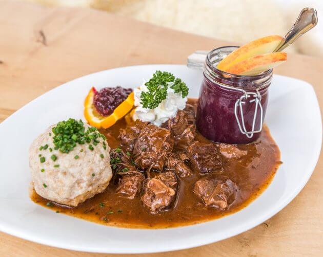 Wildragout mit Semmelknödel