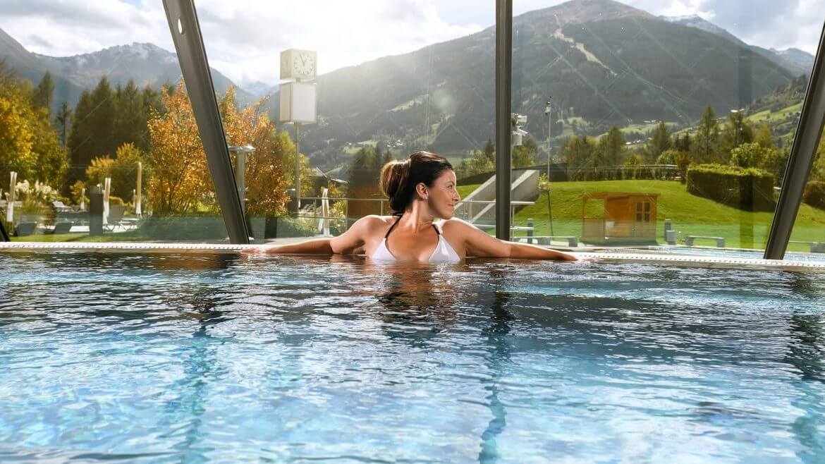 Pihenés és fürdőzés az Alpentherme Gastein élményfürdőben