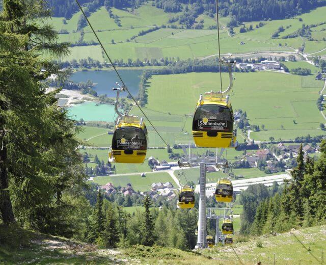 Hegyi felvonóval könnyedén feljuthat bárki a csodálatos panorámájú csúcsokra