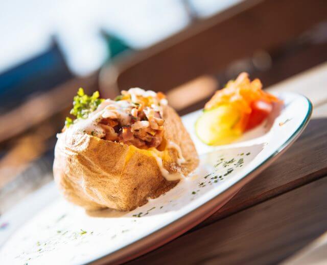 Vegán töltött étel, gyönyörű tálalással