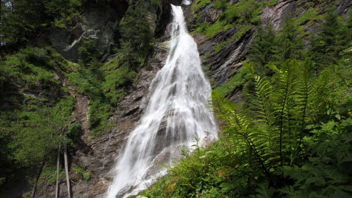 A Kreealm vízesés könnyen megközelíthető gyalog is, Kreealmwasserfall