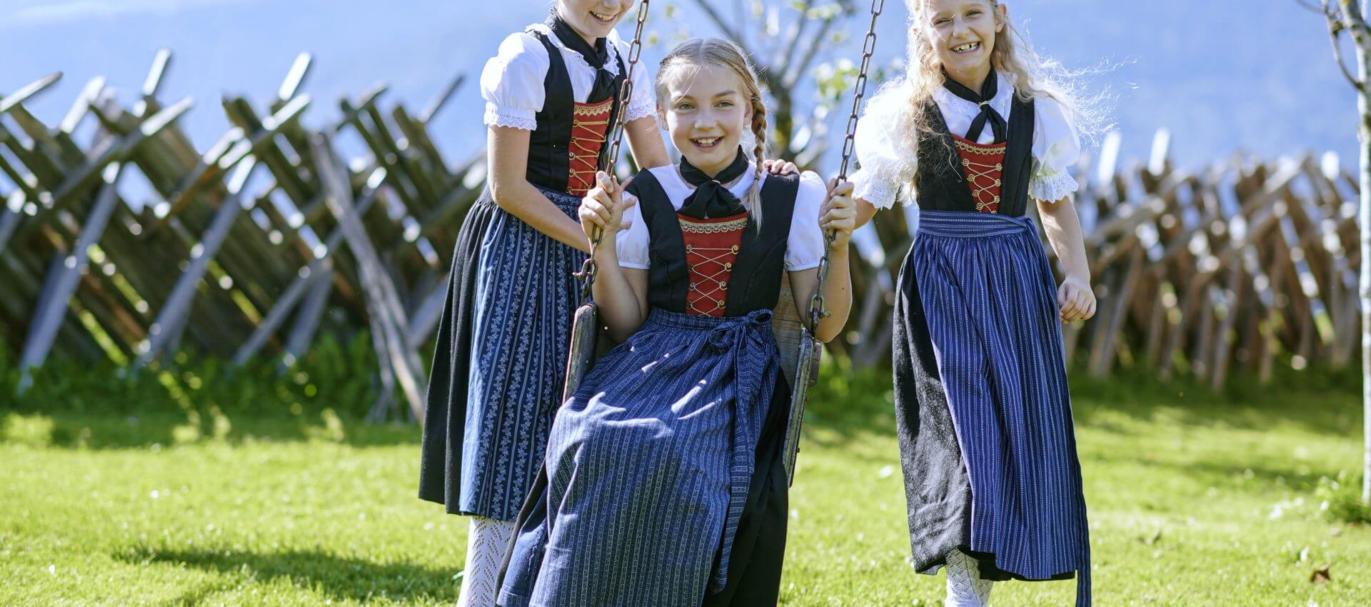 Bauernherbst Kinder schaukeln - Falusi ősz gyerekek hintáznak