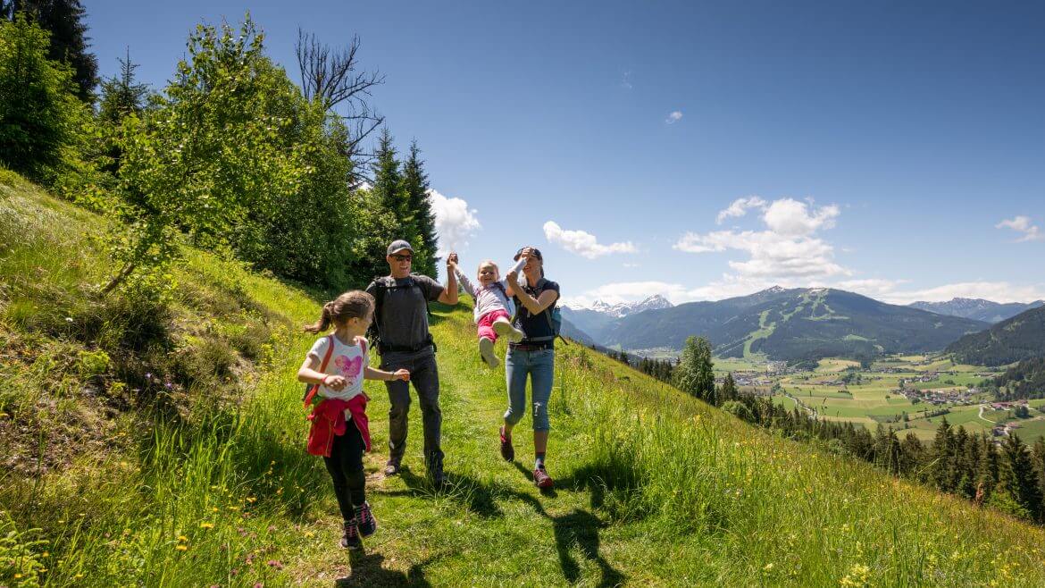 Familienwanderweg mit Funfaktor - Kitiwapf-Erlebniswanderweg in Eben, Családi túrázás a Kitiwapf kalandösvényen