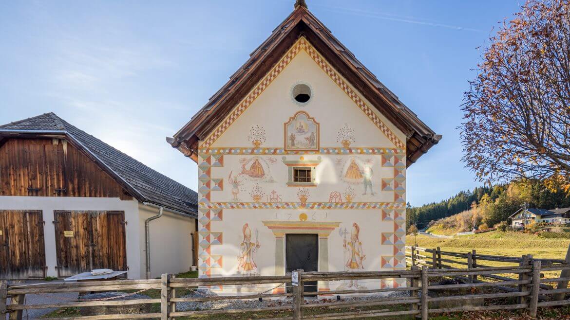 Tizenhetedik századi tégla építésű magtár a Salzburgi Lungau régiójában
