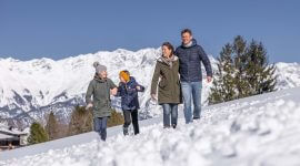 Sítúrázók a nagy hóban Salzburg tartományban