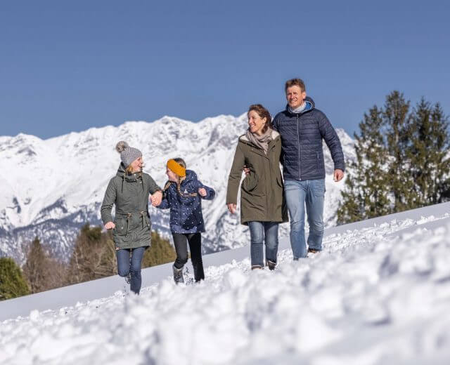 Sítúrázók a nagy hóban Salzburg tartományban