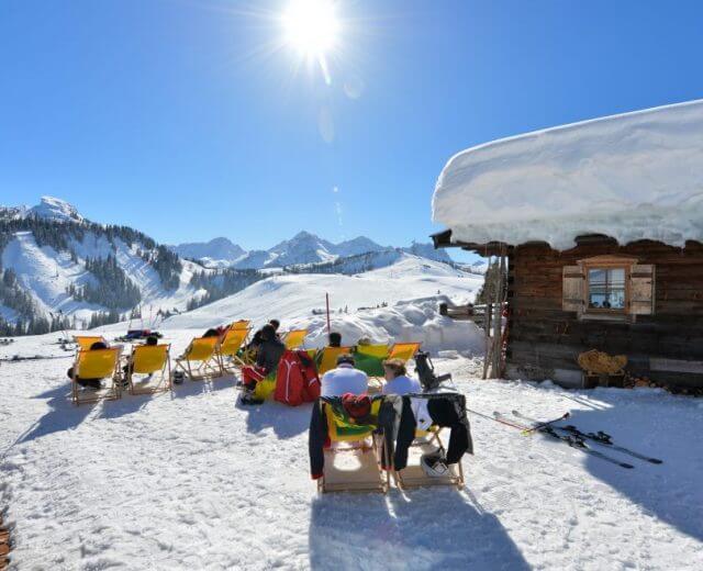 salzburger-saalachtal-winter-hutte-1170×658-1 Napozás az Almenwelt Lofer hóbárjában,Sonnenbaden an der Schneebar in der Almenwelt Lofer Station