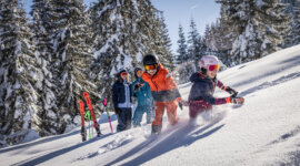 Szórakoztató lejtők és vidám hóparkok a Dachstein West családi síregióban