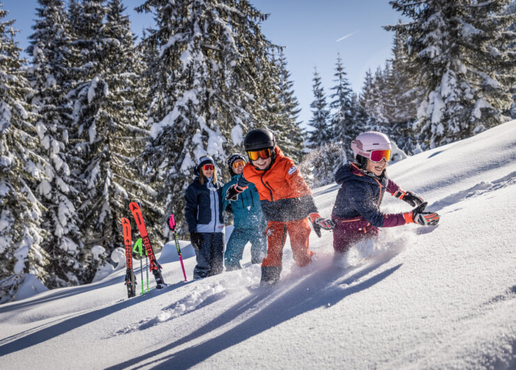 Szórakoztató lejtők és vidám hóparkok a Dachstein West családi síregióban