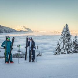 A Dachstein-gleccser fenomenális panorámája kíséri a síelőket