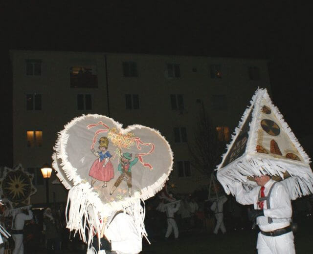 A csengettyűzők (Glöckler) A csengettyűzők (Glöckler) január 5-e környékén járnak.