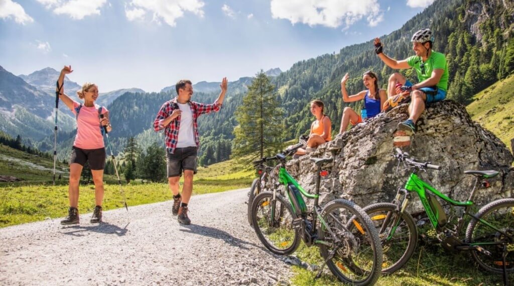 Kombinált túrázás és kerékpározás Flachauban