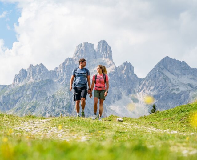 Túrázás Filzmoosban az impozáns Bischofsmütze hegynél Túrázás Filzmoosban az impozáns Bischofsmütze hegynél
