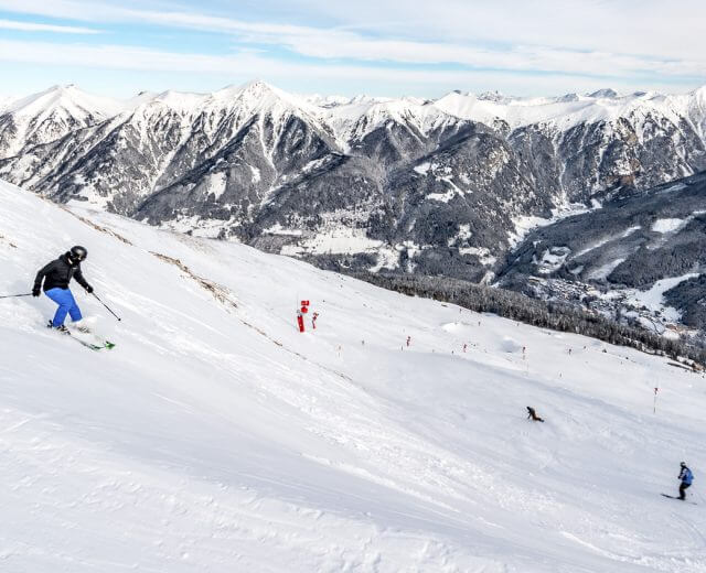 Sciatori sulle piste dello Stubnerkogel a Dorfgastein