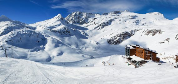 Rifugio Rudolfshuette in veste invernale nel Parco Nazionale Alti Tauri