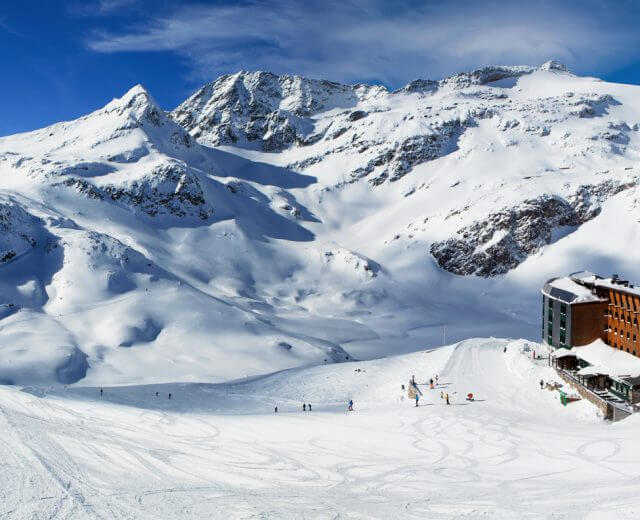 Rifugio Rudolfshuette in veste invernale nel Parco Nazionale Alti Tauri