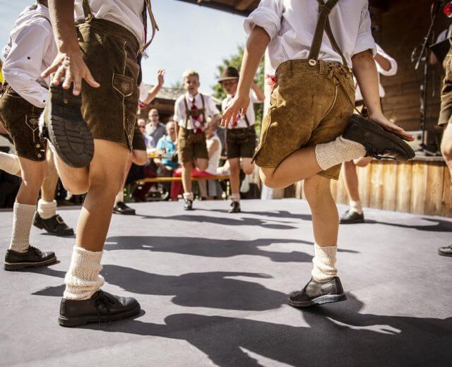 Gruppo folcloristico con i Schuhplattler Gruppo folcloristico con i Schuhplattler