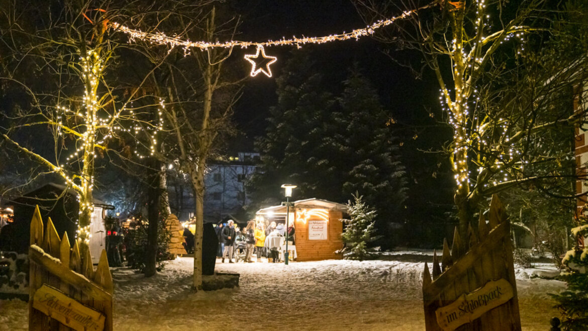 Ingresso illuminato al mercatino d’Avvento di Tamsweg nel Lungau salisburghese (Vista ingrandita)