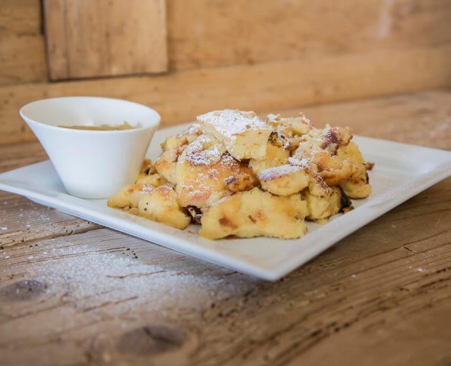 Kaiserschmarren mit Apfelkompott Kaiserschmarrn (c)SalzburgerLand Tourismus