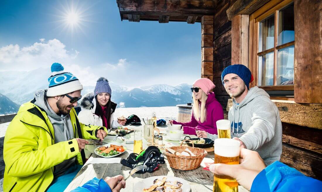 Winter holidays with friends at a cosy mountain hut