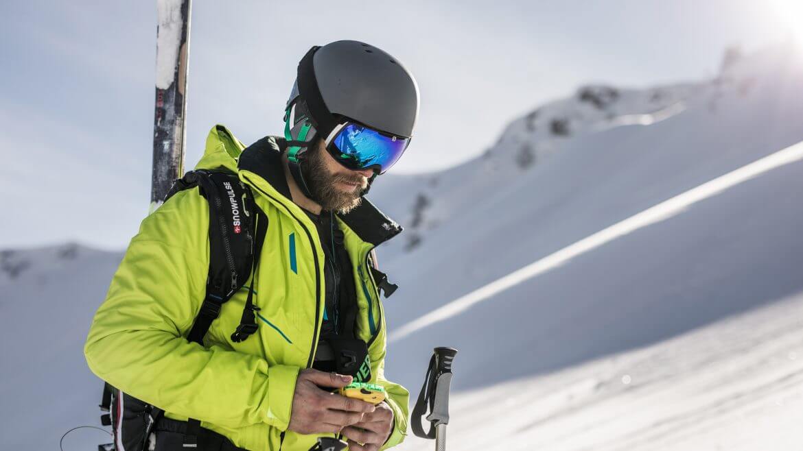 Freeride RS3810_2018-02-05-SLT-Skishooting-by-Michael-Groessinger-2433 Um im Falle einer Lawinenverschüttung das Opfer schnell und präzise Orten zu können, ist ein Lawinenpiepser, auch LVS-Gerät genannt, unerlässlich.