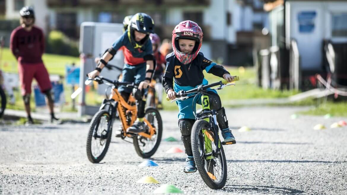 Spotyka się z kolarzem BMX