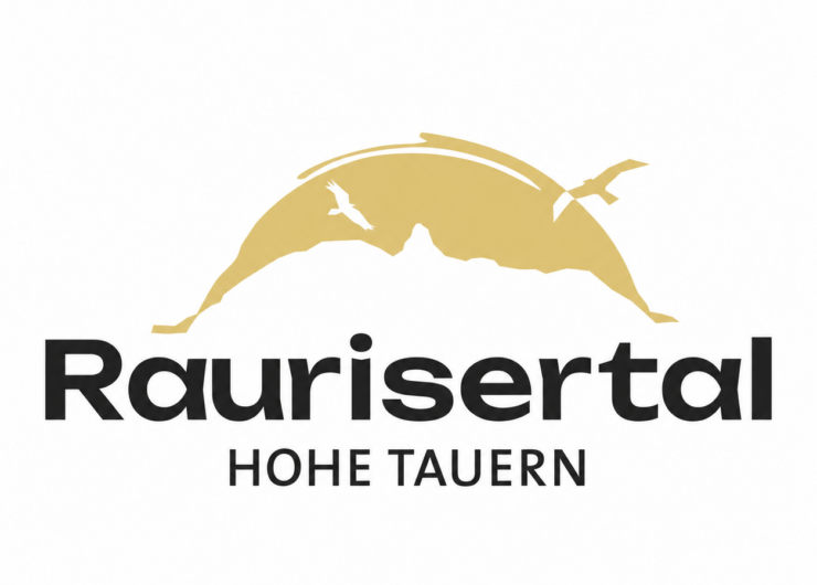 Rauris Logo (002) Sylwetka złotej góry i ptaki nad doliną Raurisertal – napis na czarnym tle.