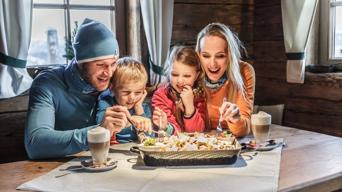 Aby ferie zimowe z rodzin były doskonałe, nie może w nich zabraknąć odiwedzin w schroniskach narciarskich i atrakcji kulinarnych.