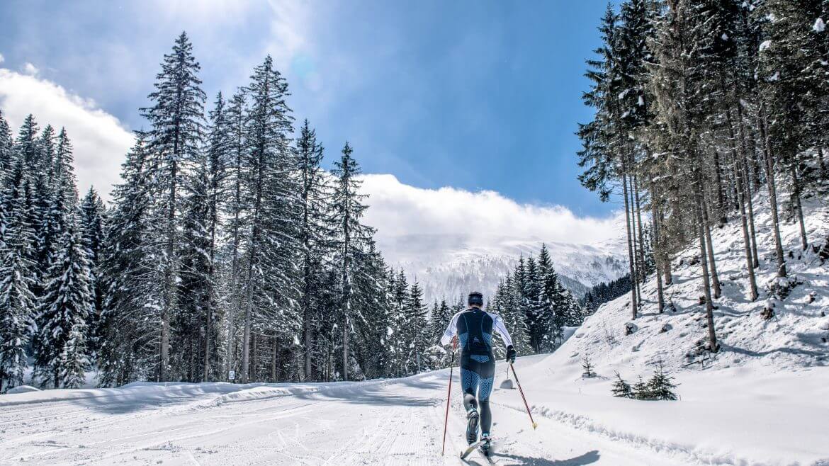 Kto chce odpocząć od gwaru stoków narciarskich, może przypiąć narty biegowe i sunąć w ciszy i spokoju doliną, ciesząc się kontaktem z zimową przyrodą.