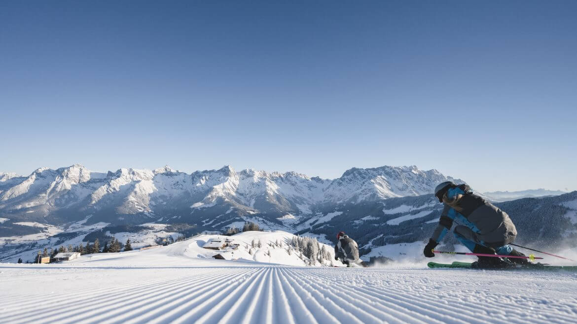 Starannie wyratrakowane stoki w ośrodku narciarskim Hochkönig zapraszają entuzjastów szusowania na niezapomniane białe szaleństwo